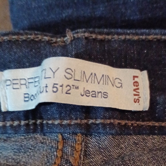 Levi's Blue Boot Cut Jeans with Iconic Design - Picture 3 of 7